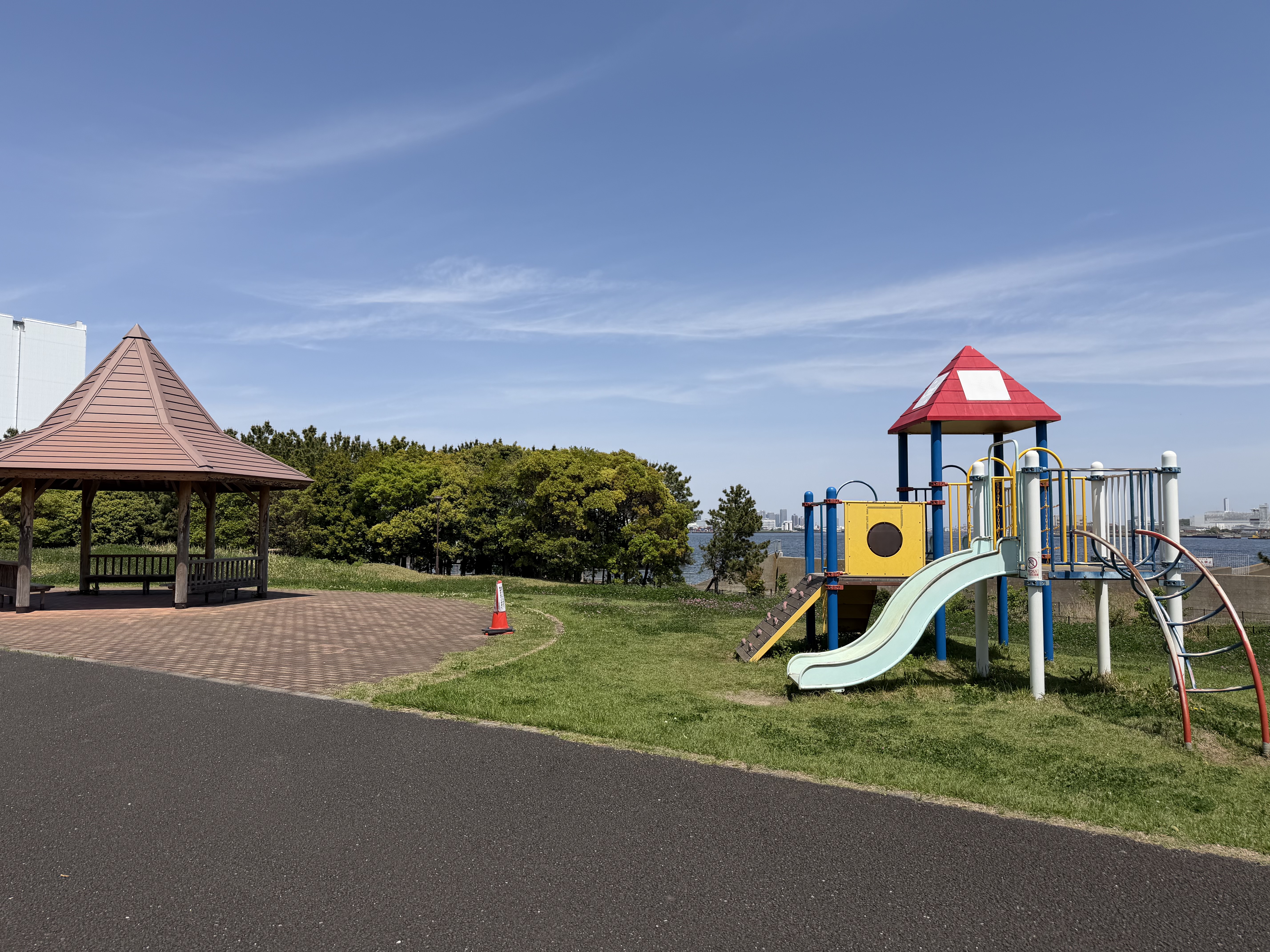 波の広場の遊具