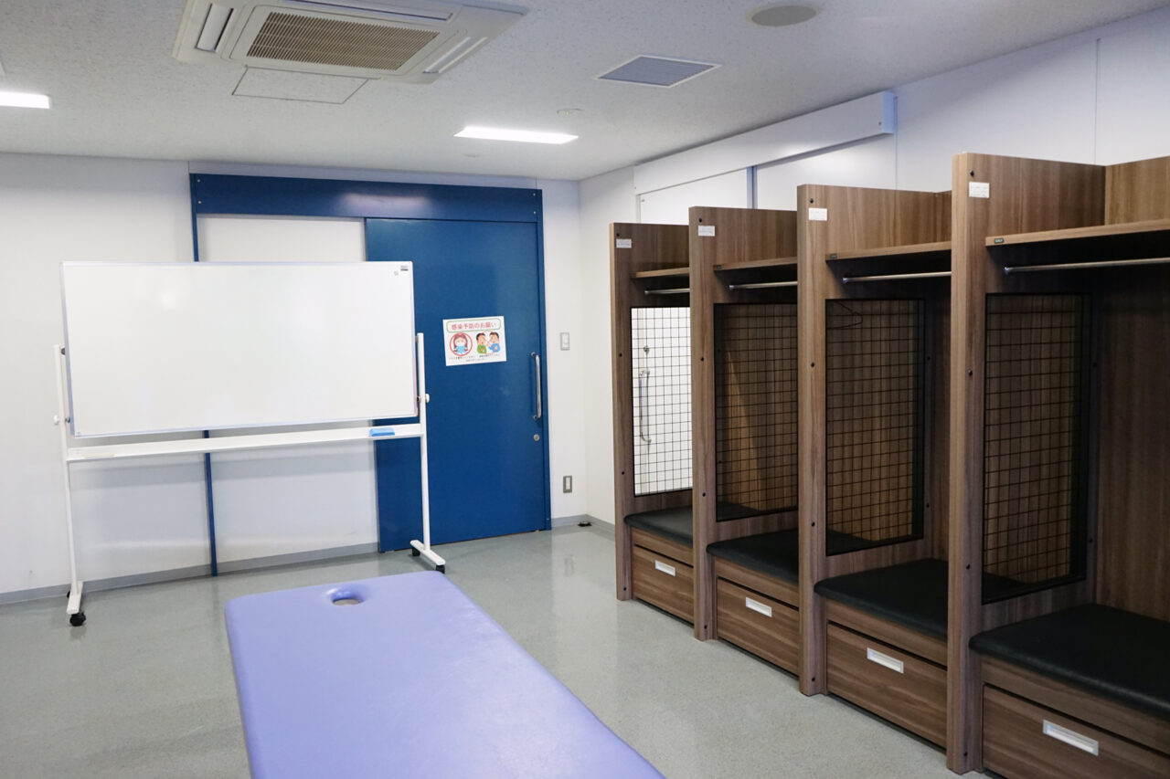 大井ホッケー競技場 メインピッチ 更衣室
